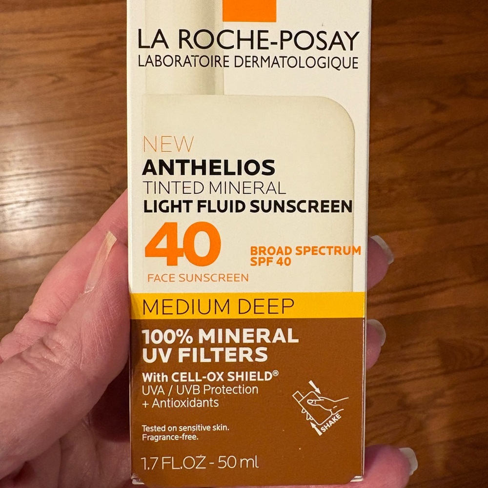 NEW La Roche-Posay Anthelios Tinted Mineral Sunscreen SPF 40